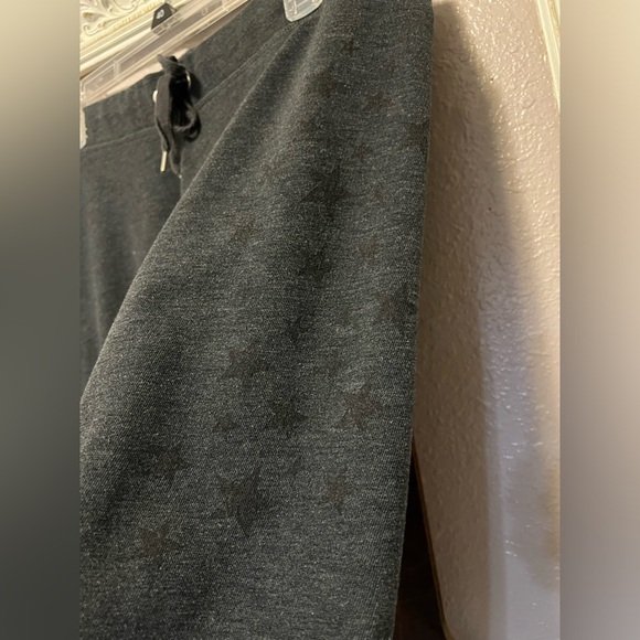 Victoria’s Secret Charcoal Gray Capri length Sweatpants with Star Detail - Picture 2 of 6